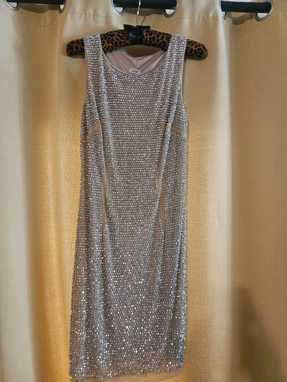 Cache sequin dress